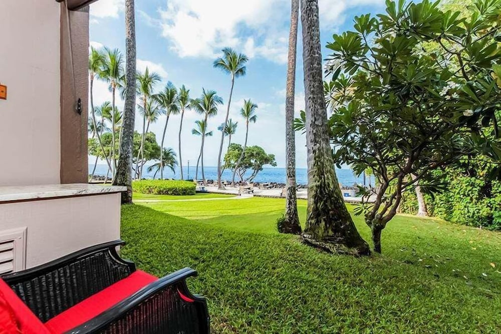 Private Ground Floor Corner Unit - AC & Hawaiian Ocean Views - Vrkcv