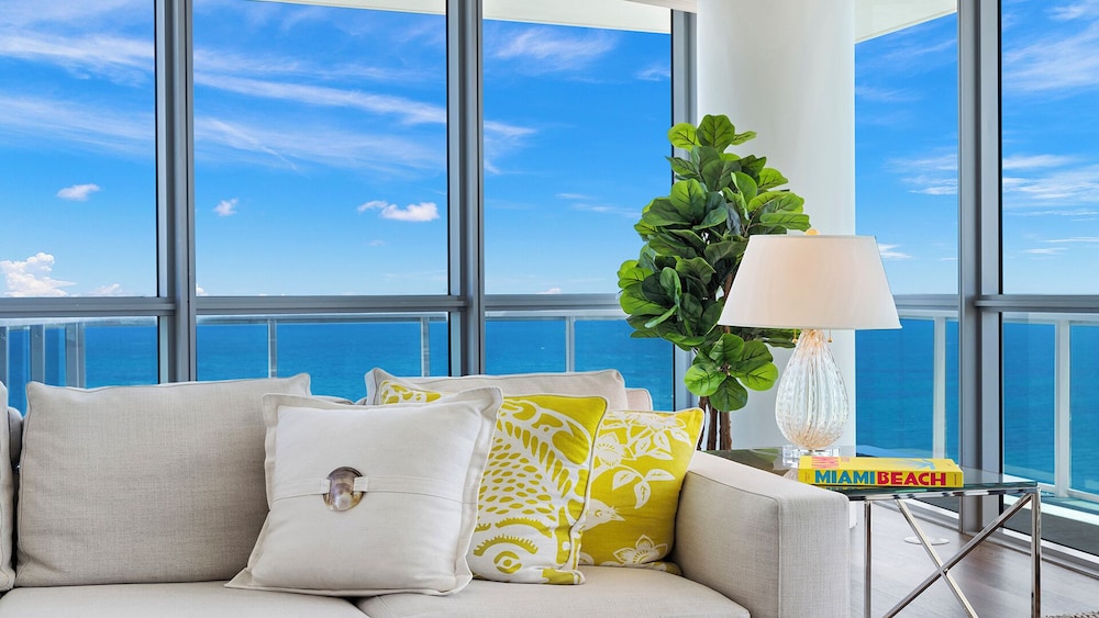 Luxury Vacation Rentals at The Setai by LRMB