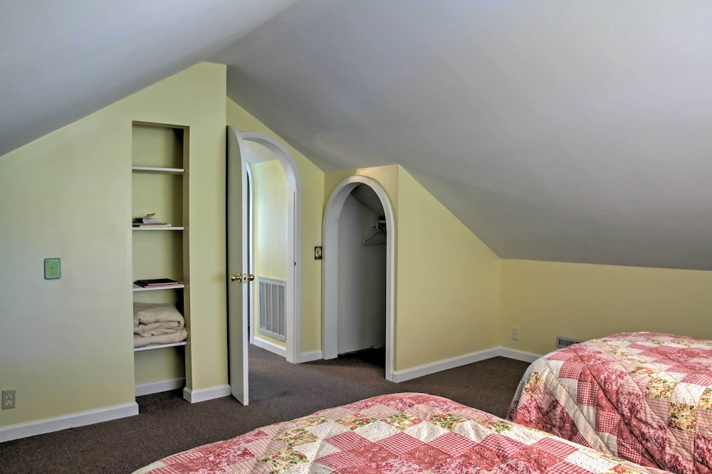 Secluded & Quiet Coastal Home: 1 Mile to Boat Ramp view 4