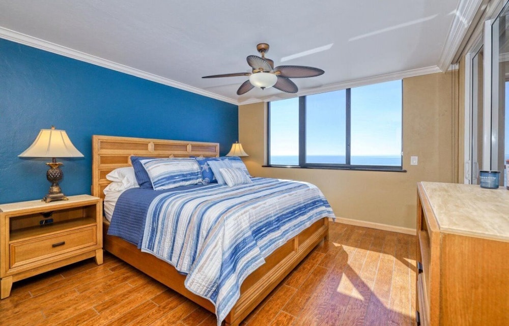 Caper Beach Club 1005