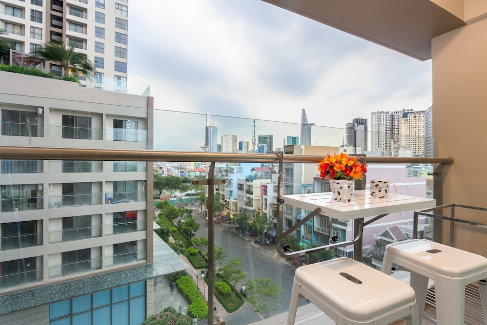 Jennifer House - Millenium Apartment
