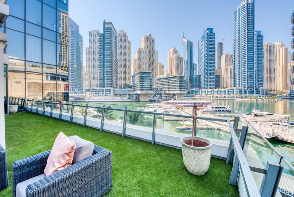 Luxury Apt w Private Jacuzzi Overlooking the Water
