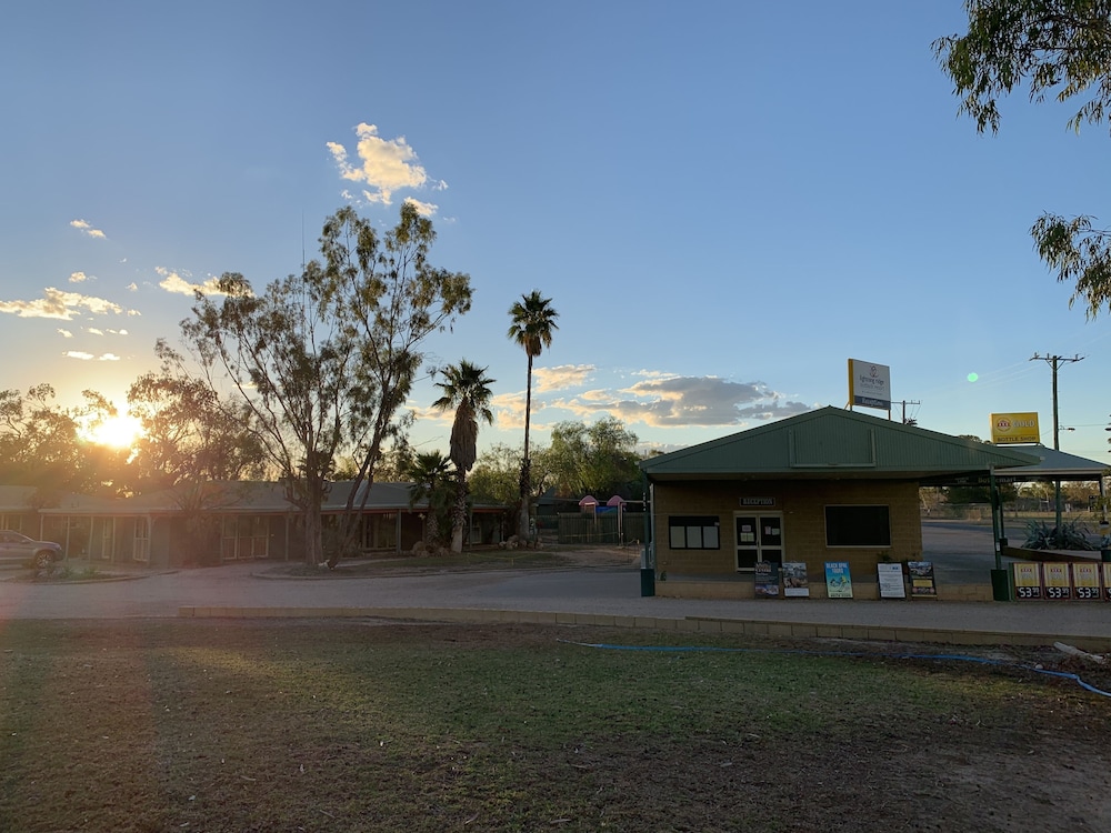 Lightning Ridge Outback Resort & Caravan Park