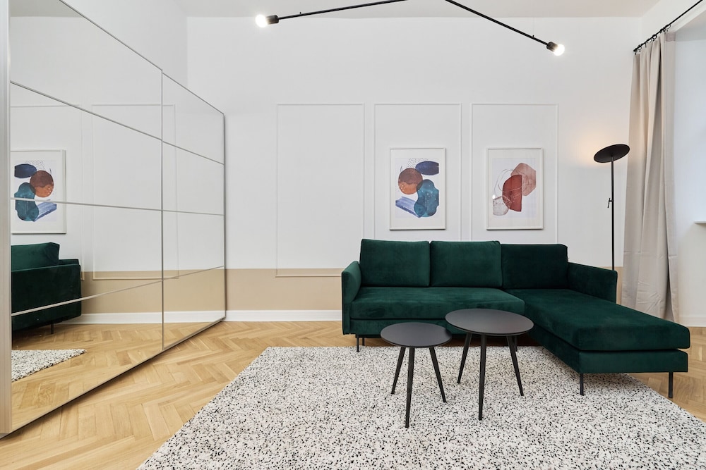 Wrocław Rynek Apartment by Renters view 3