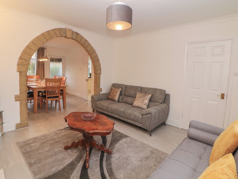 15 Calton View