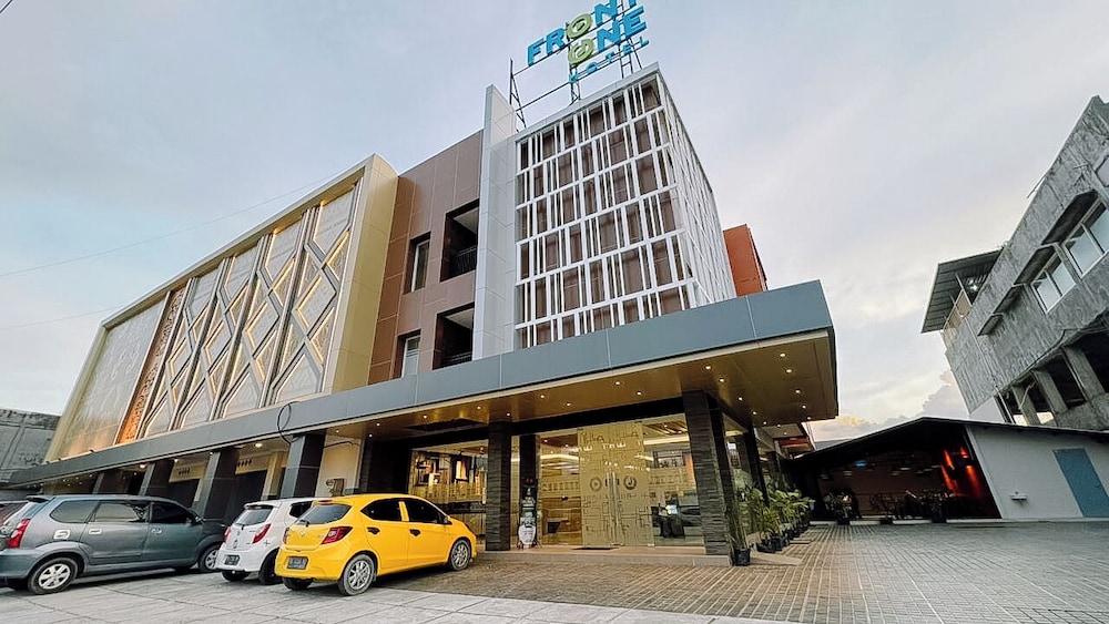 Front One Hotel Papua Lestari