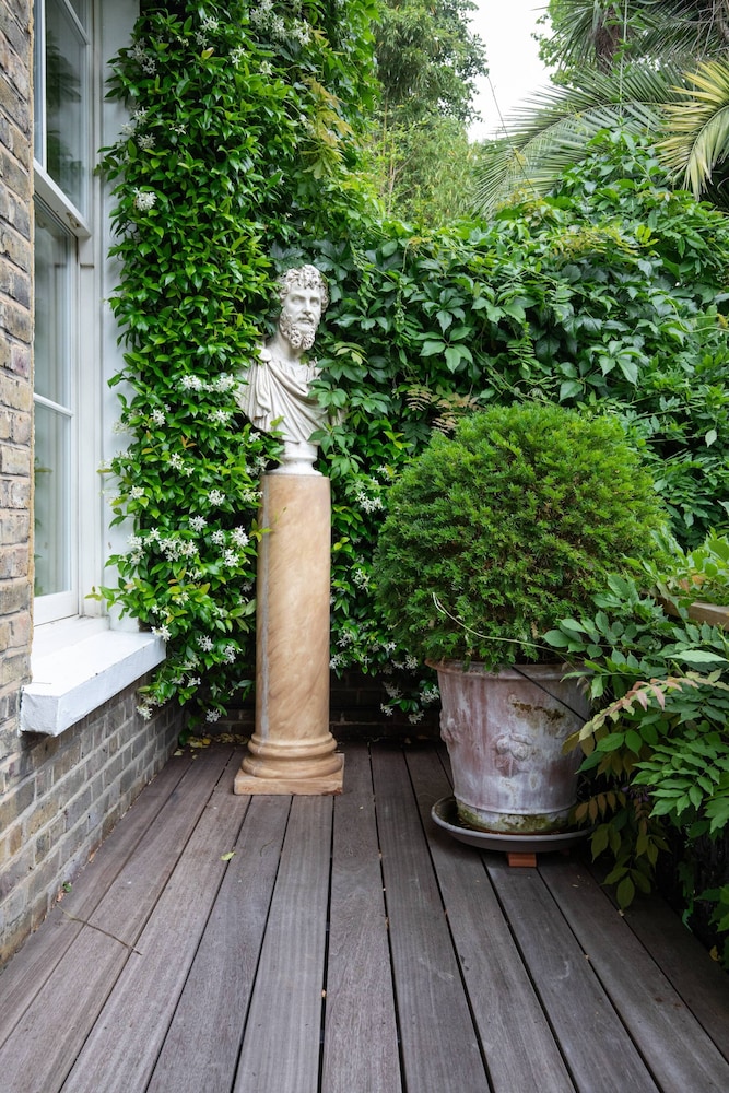Penywern Road IV by Onefinestay