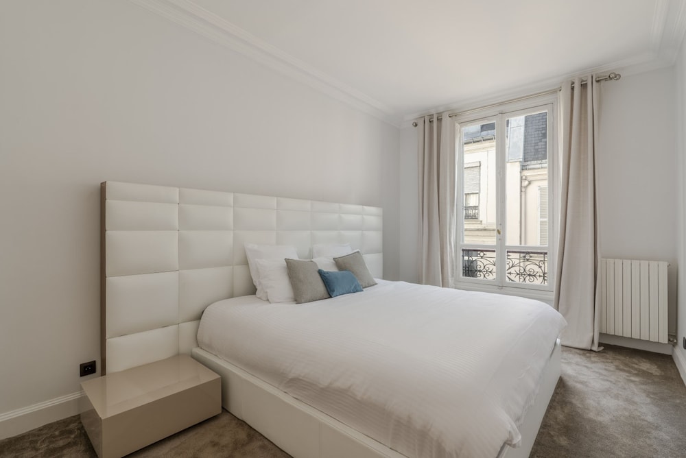 The Parisian Beauty in Paris