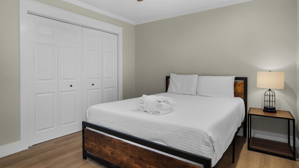 Spacious Retreat w/ Private Pool, Spa, Fireplace + Attraction Tickets!