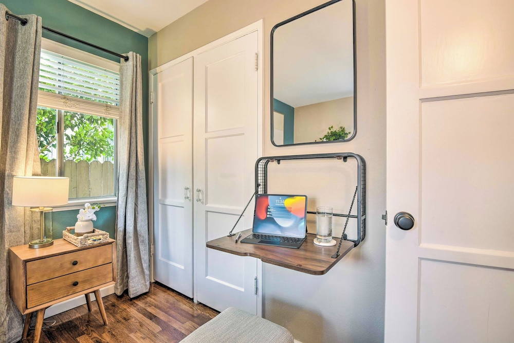 Burbank Vacations - Stylish Modern Burbank Gem w/ Private Yard! - Property Image 11