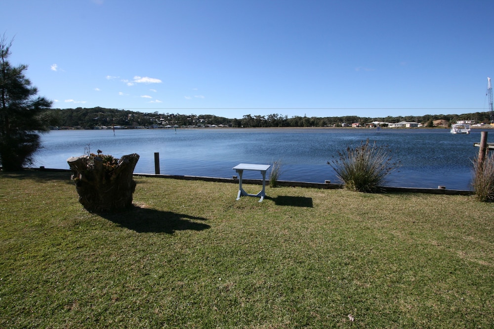 Lake Edge Holiday Units
