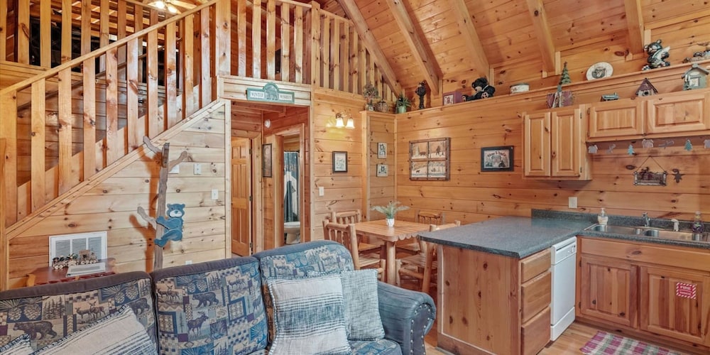 Relaxing Eagles Ridge Getaway Hot Tub