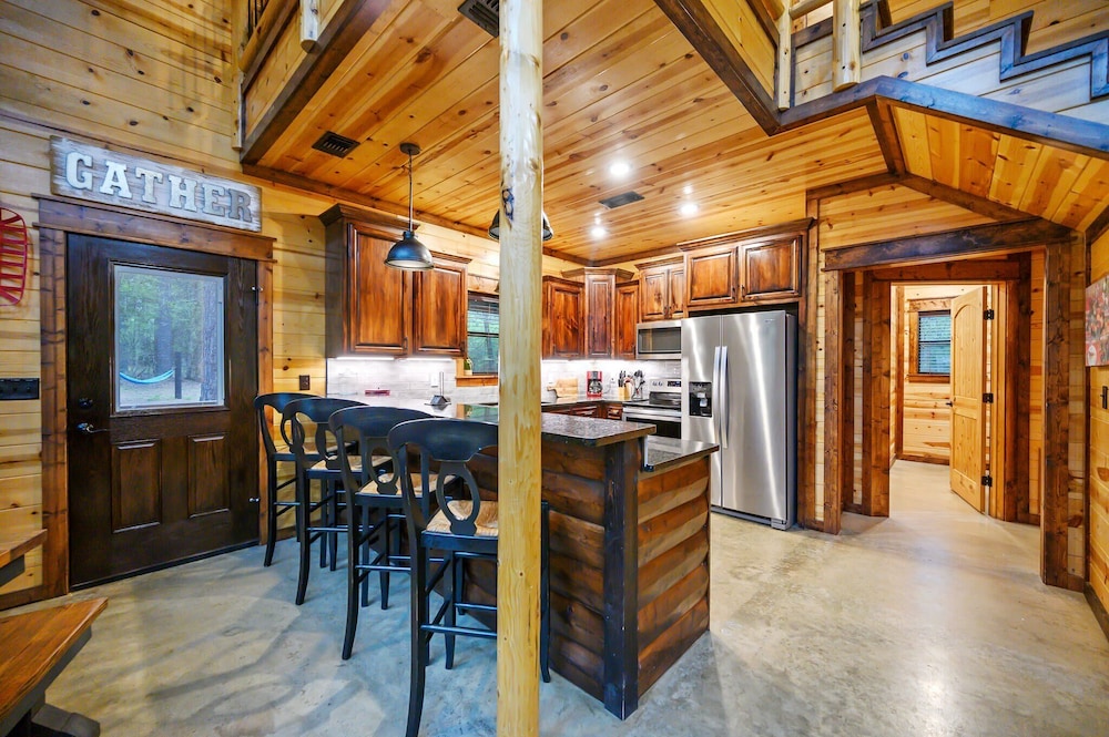 Sugar Mama Cabin for 10!