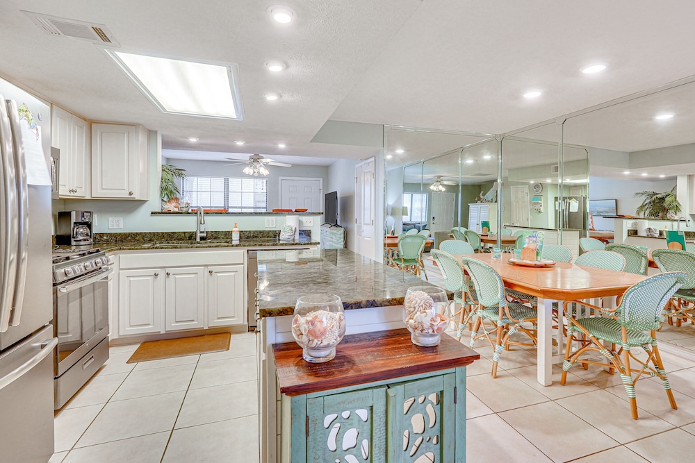 Panama City Beach Townhome w/ Resort Amenities!