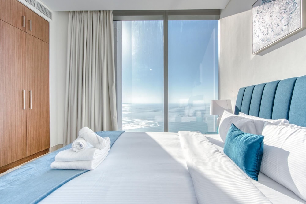 Exclusive Sea View Apartment on the Arabian Gulf