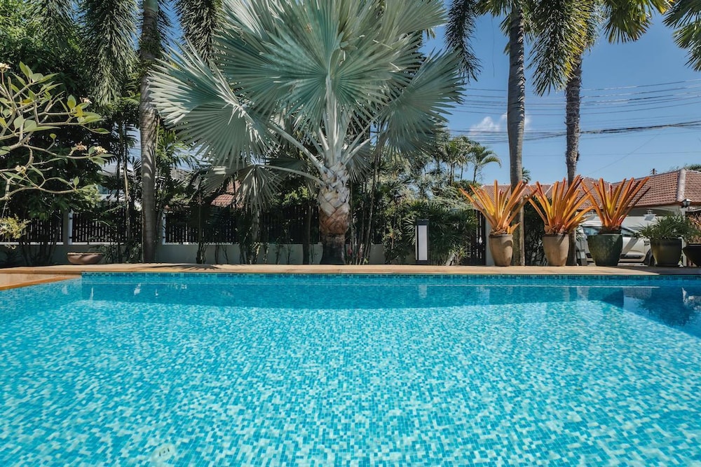 Kesorn Charming Authentic Thai Pool Villa Phuket