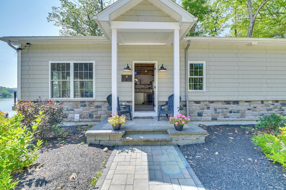 Crooked Lake Escape Near Skiing, Farms & Festivals