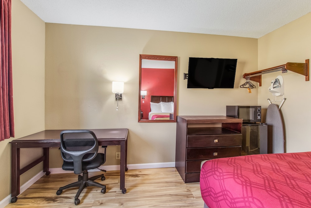 Econo Lodge Shelbyville - Property Image 25