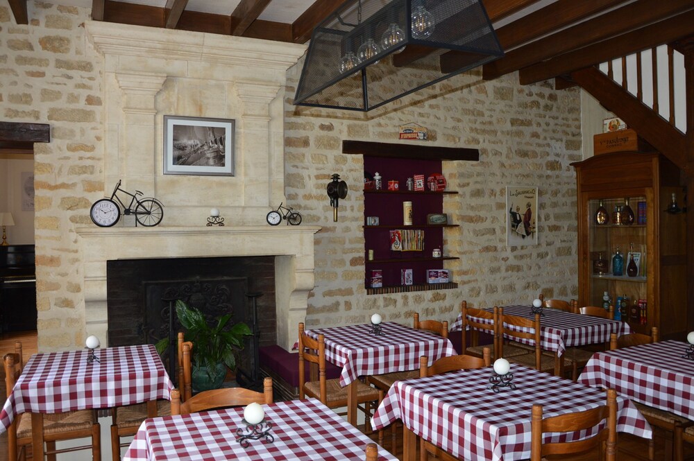 Le Logis Des Bessons view 2