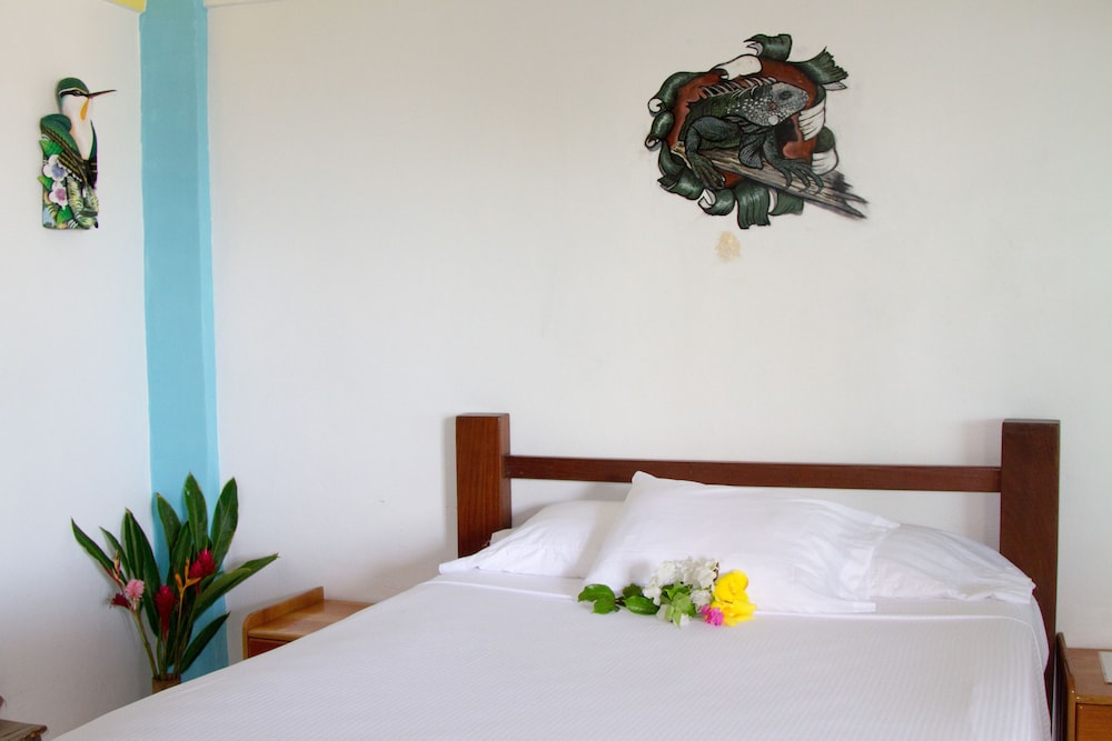 The Lookout Inn Lodge