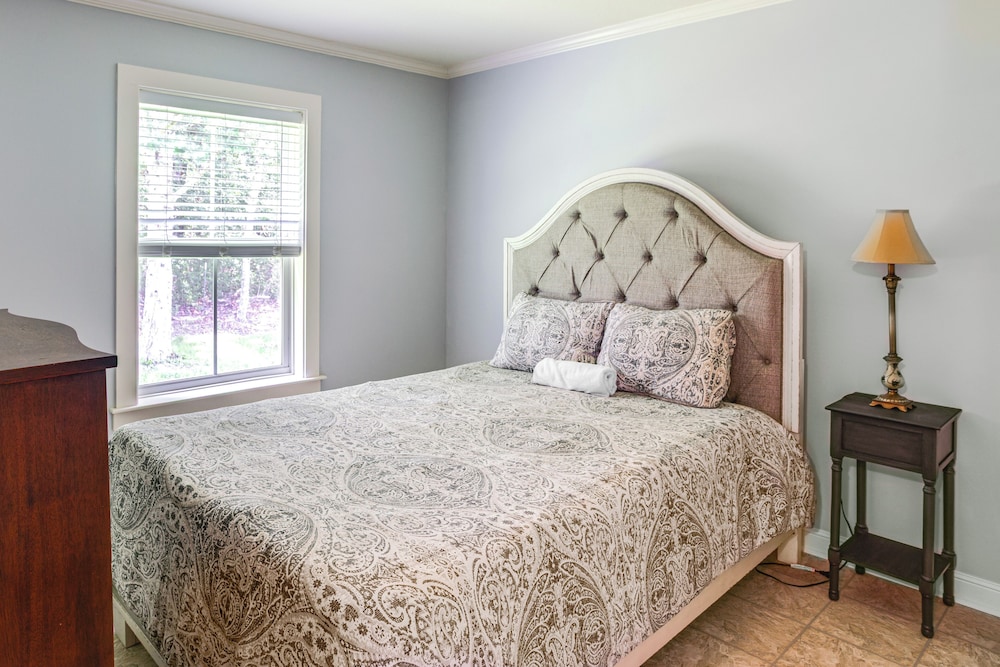 7 Mi to Ole Miss: Quiet Rural Retreat w/ Yard!