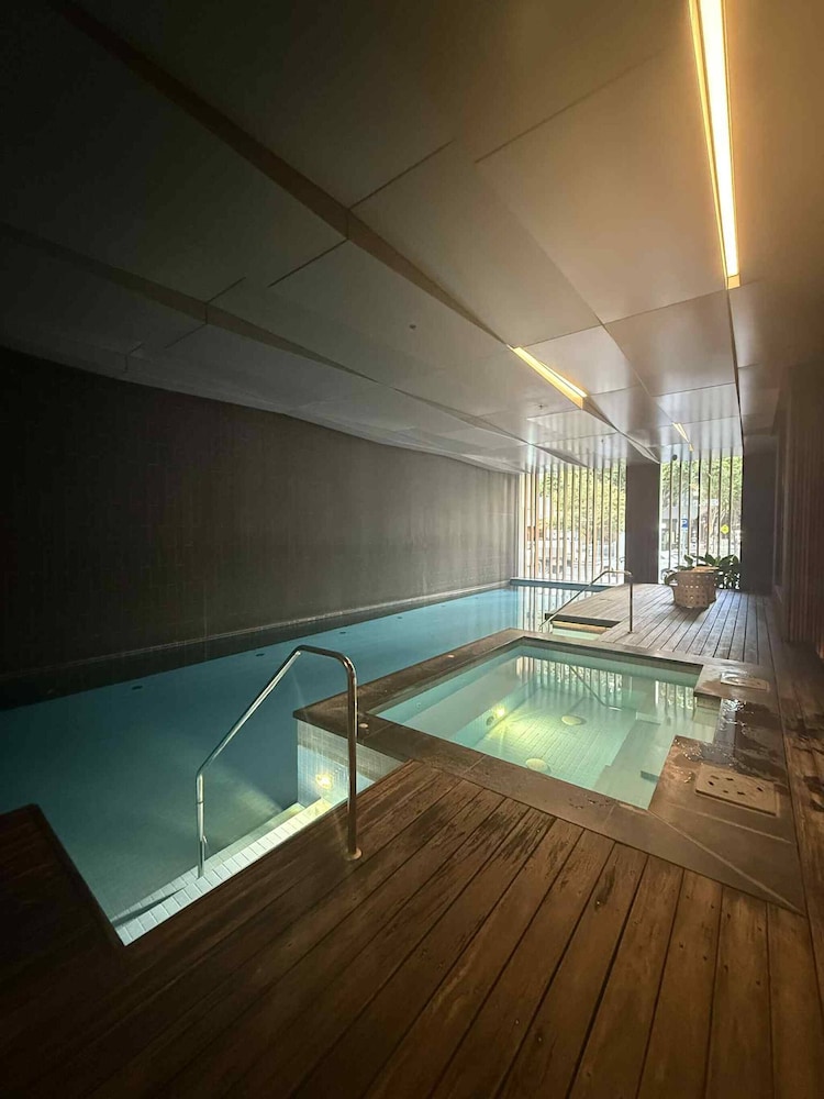 Cosy 2 Bedroom Apartment With Pool, gym and Sauna