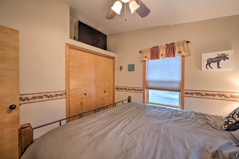 Rustic Mccall Cabin w/ Private Hot Tub & Deck! view 4