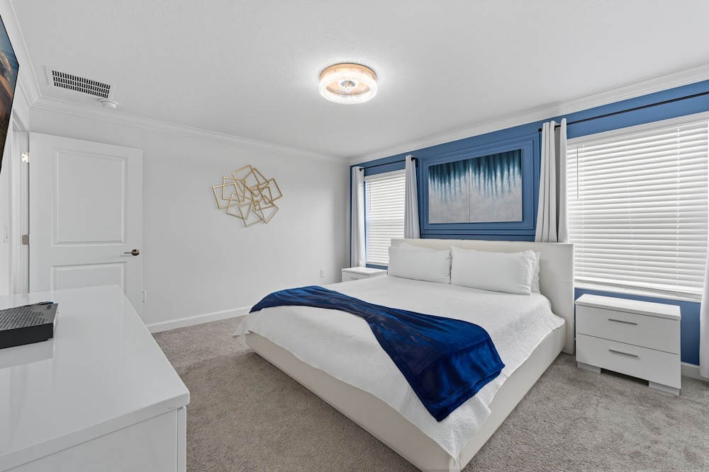 Chic & Fun Family Stay 10 Mins to Disney