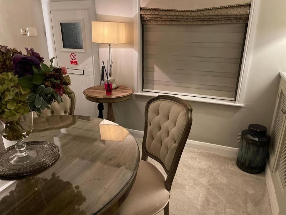 2 Bed 'cosy Cottage' Central Bawtry High End Decor