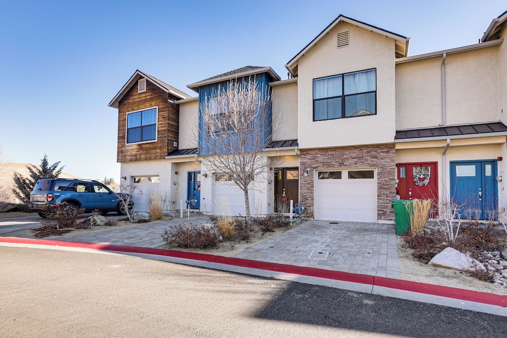 4 Mi to Dtwn: Family-friendly Townhome in Reno