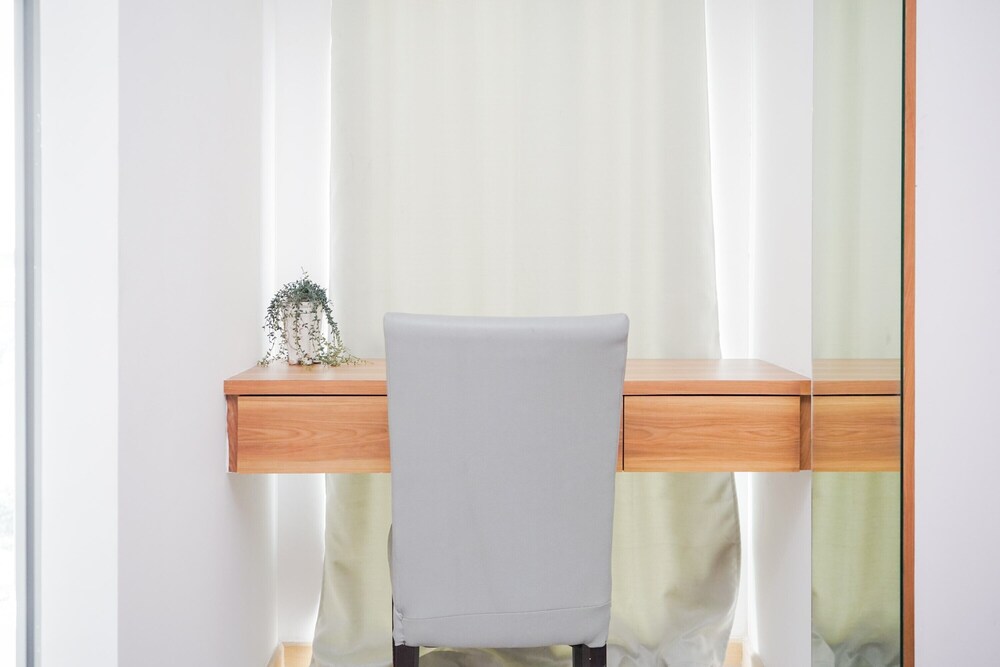 Cozy and Good Location Studio Apartment M-Town Residence view 5