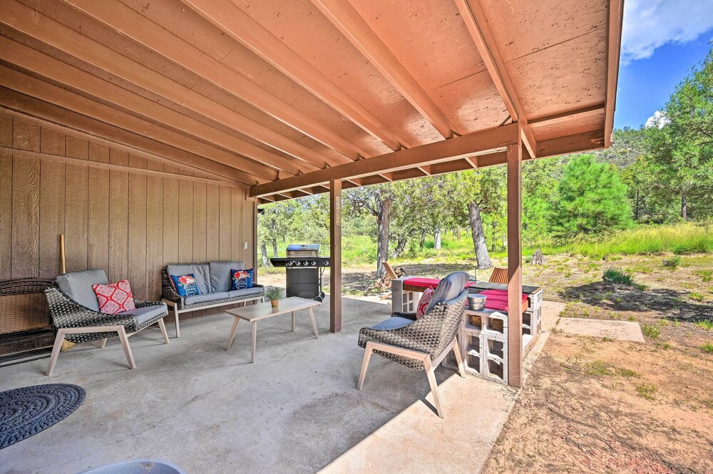 Payson Vacations - Peaceful Strawberry Cabin: Fire Pit  Hot Tub - Property Image 2