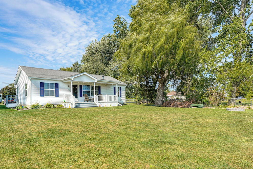 Lake & Lighthouse Views: Inviting Port Hope Home!