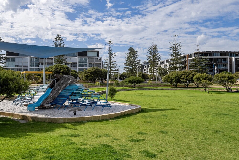 Bright Studio Stay in North Fremantle With Views