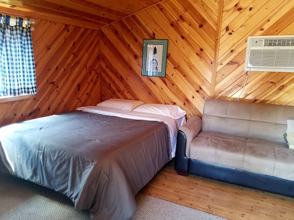 No Name City Luxury Cabins & RV
