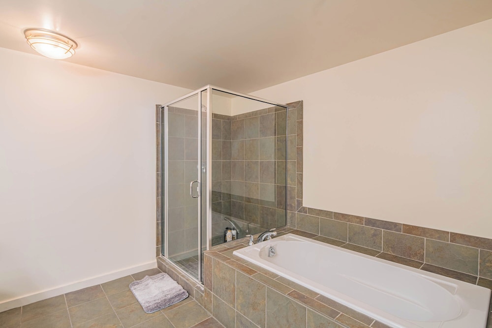 ROVE LIVING/KL - 44 Monroe
