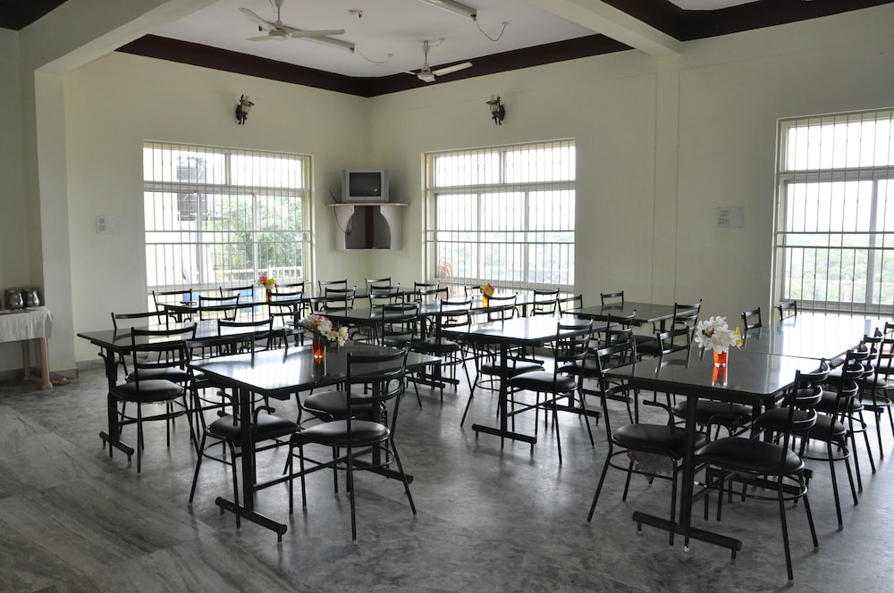 KSTDC Hotel Mayura Gaganachukki