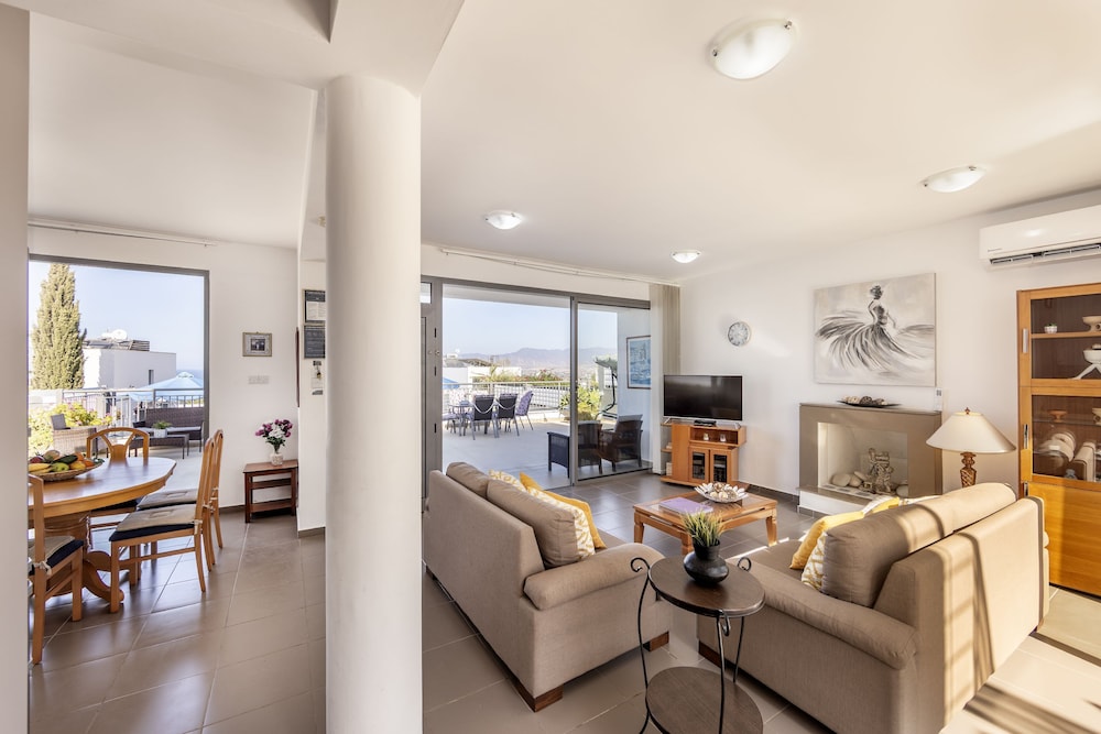 Lenias Sea View in Neo Chorio
