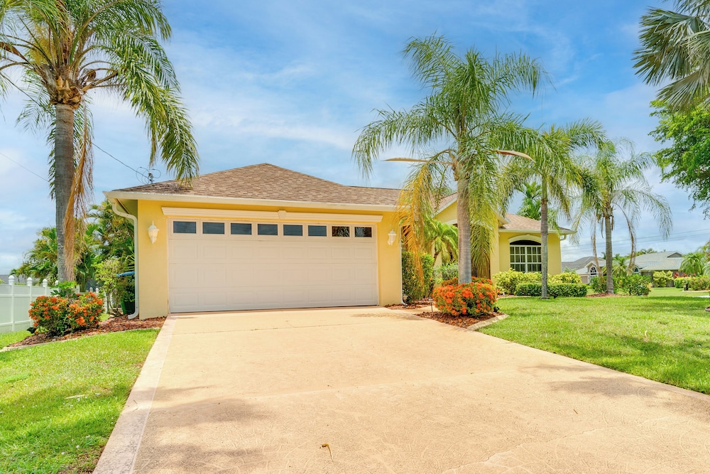 6 Mi to Coast: Cape Coral Family Home