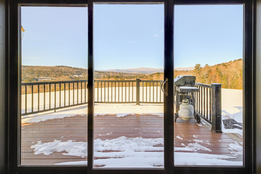 Hot Tub, Fire Pit & Grill: Remote Springfield Home