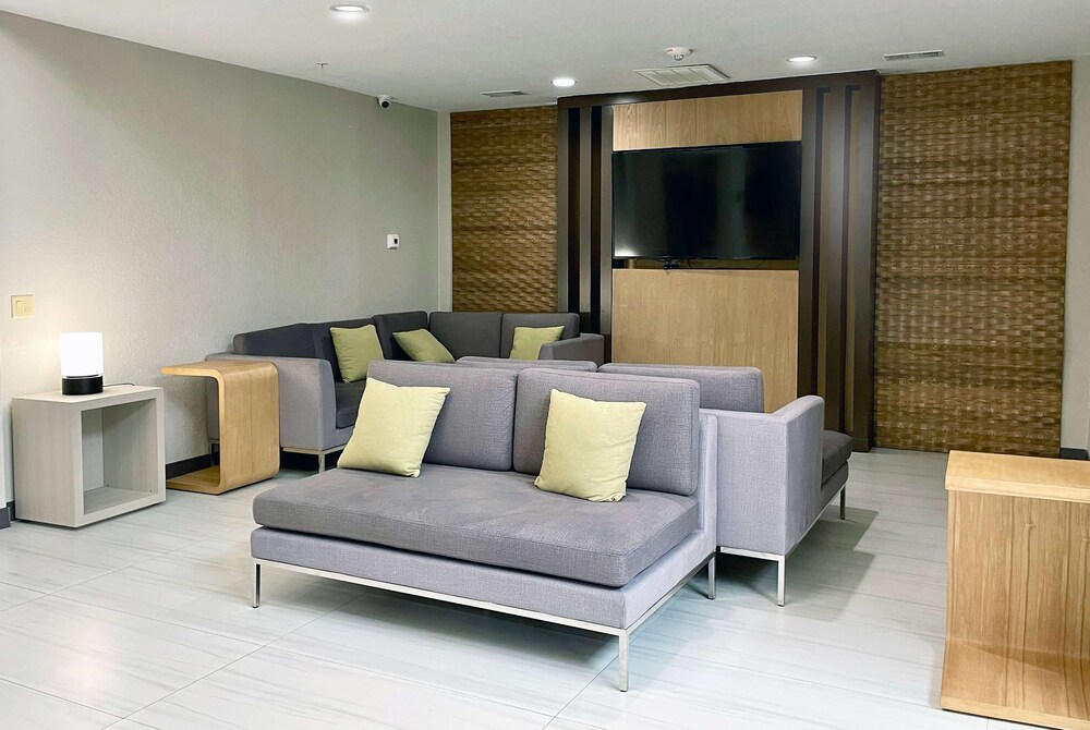 Hawthorn Extended Stay by Wyndham College Station South