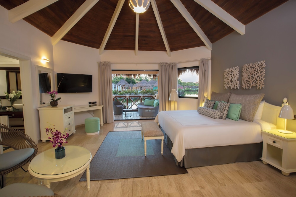 Grand Palladium Select White Sand Resort & Spa - All Inclusive