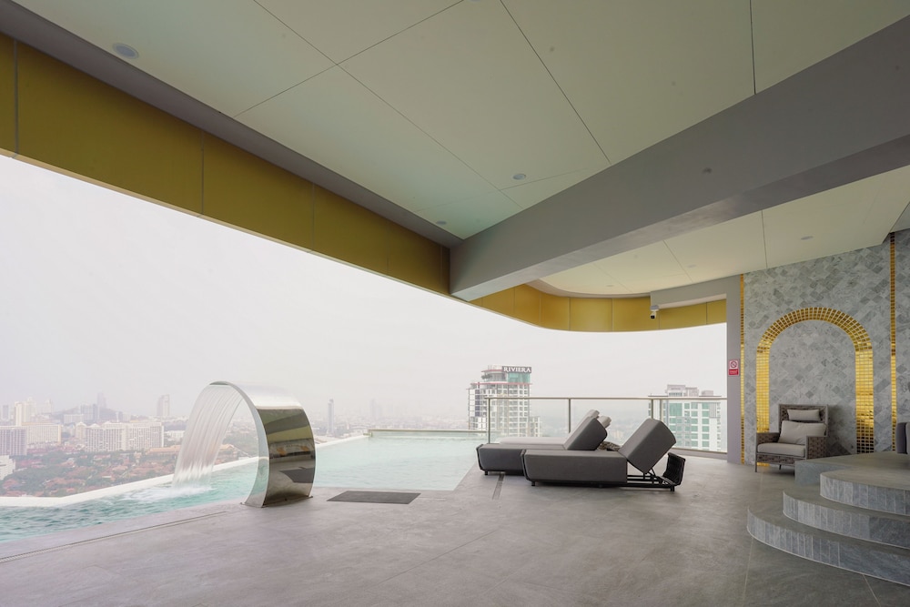 Private Swim Up Pool Apartment on Jomtien Beach Pattaya