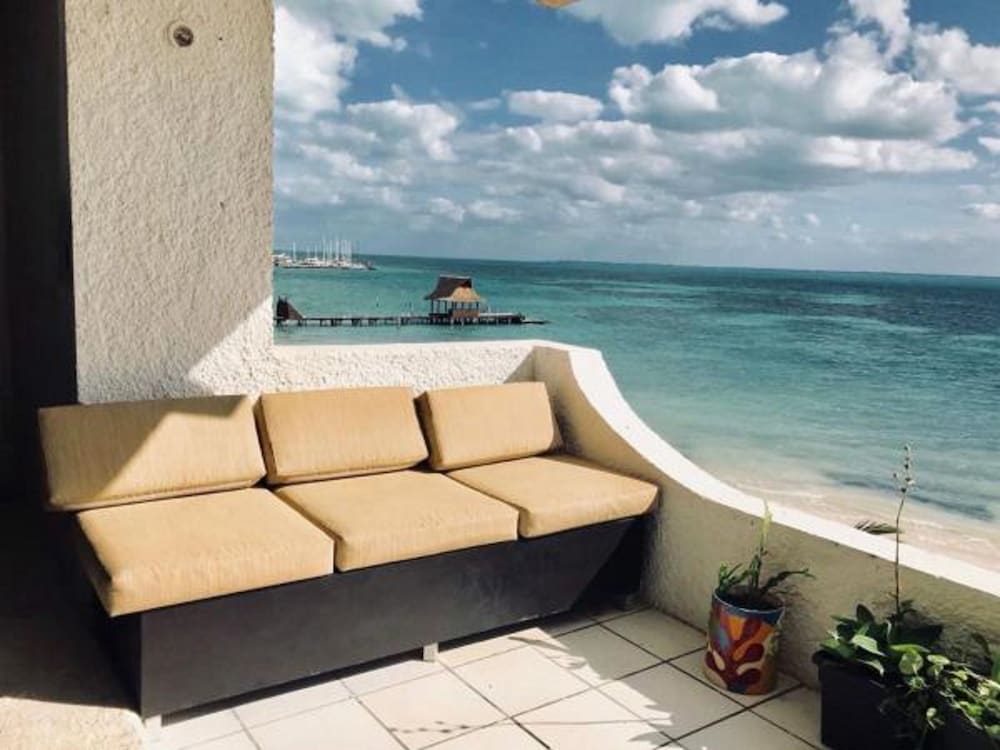 Flamingo Beach Plus