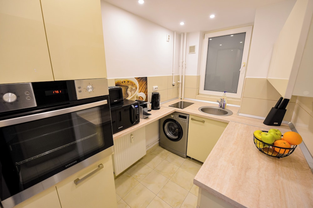 Libra Apartment - Two Bedrooms - 5 Guests - Next To Cismigiu Gardens