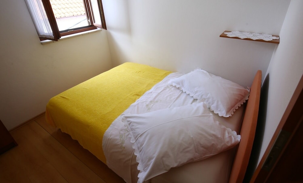 Neda - Perfect Location & Free Parking - A3 view 5
