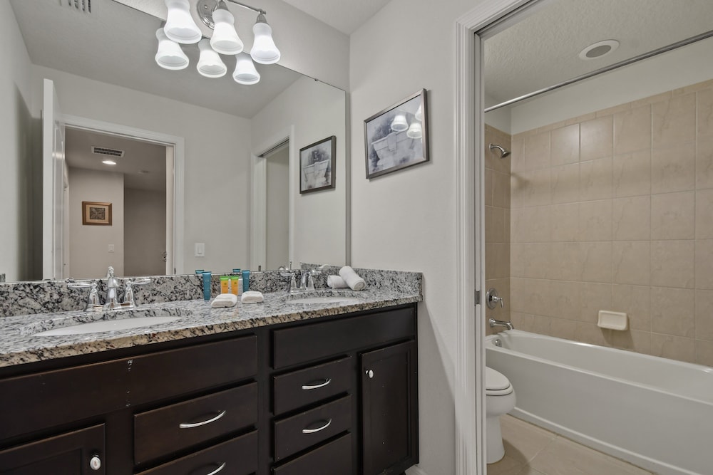 5-br Townhouse With Pool, Games, Disney