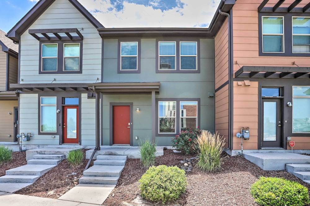 Spacious Denver Townhome Near Central Park! view 2