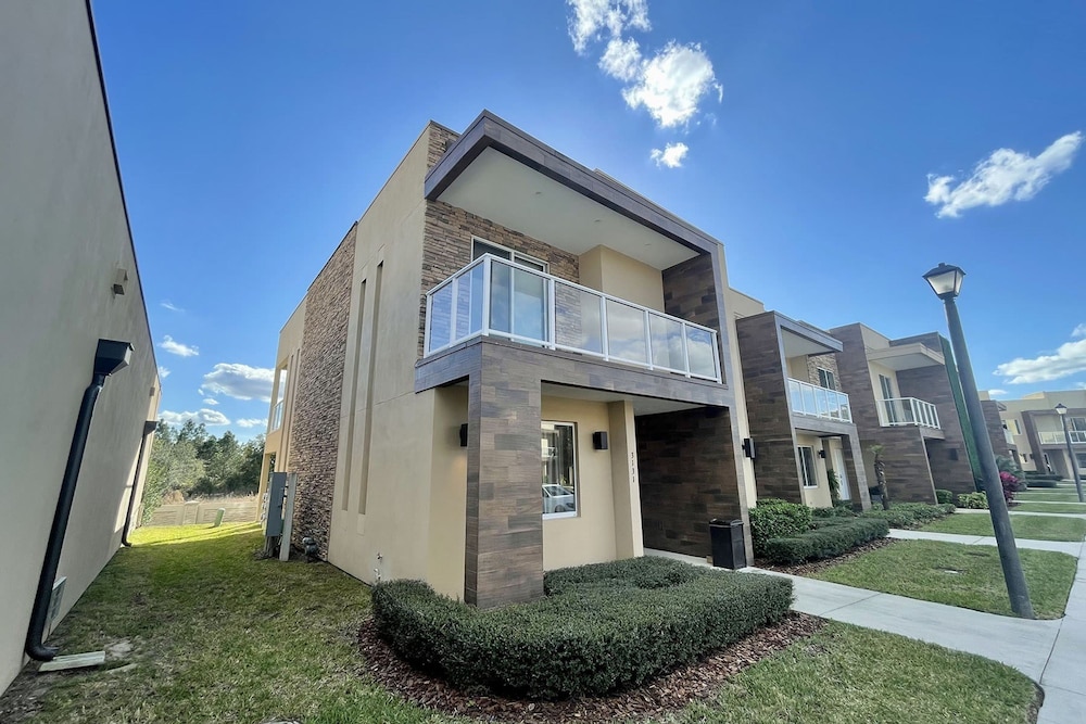 Modern Magic Village Home for 12 With Grill 3131