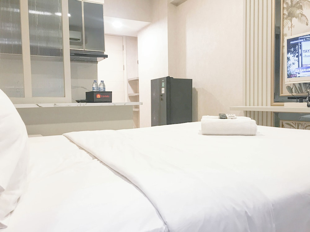Modern and Comfortable Studio at Benson Supermall Mansion Apartment